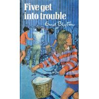 Famous Five. Five Get Into Trouble